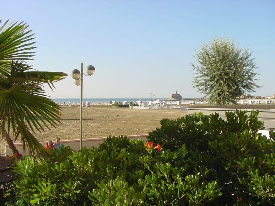 Blick vom Frühstücksraum in Richtung Strand Hotel Serena