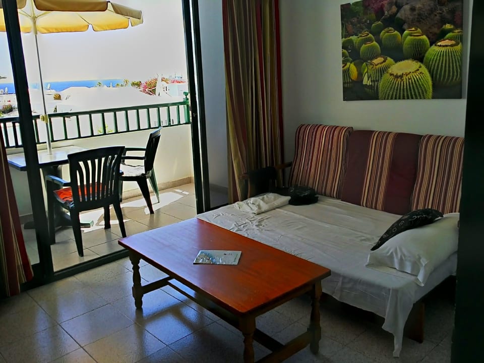 Wohnzimmer mit Schlafcouch Apartamentos La Tegala