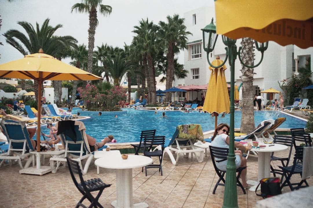 Hotelpool von der Bar aus Hotel Nesrine