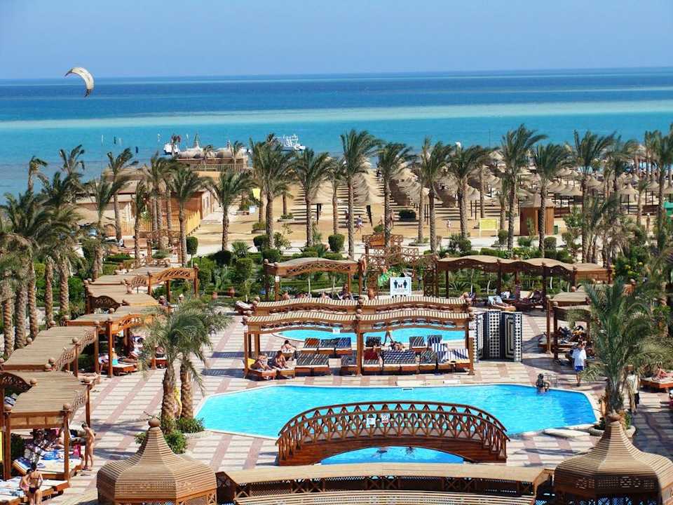 Widok na baseny i ogród i morze-Hotel Festival Riviera Aqua Park Resort