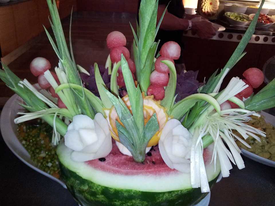 Dekoration des Buffets im Grand Side Hotel Hotel Grand Side