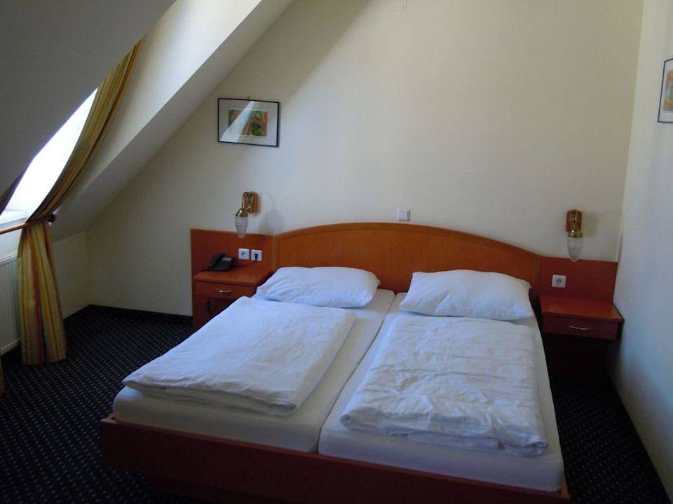 Doppelbett Suite Hotel 900 m zur Oper