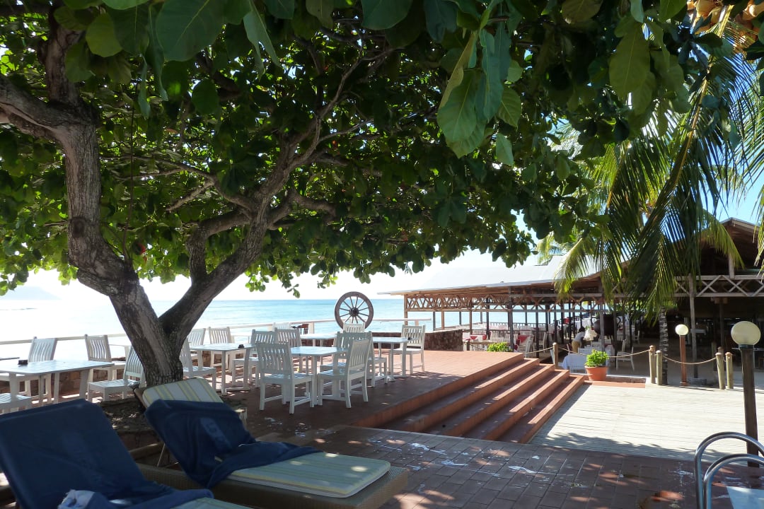 Aussicht vom Pool auf Restaurant La Digue Island Lodge