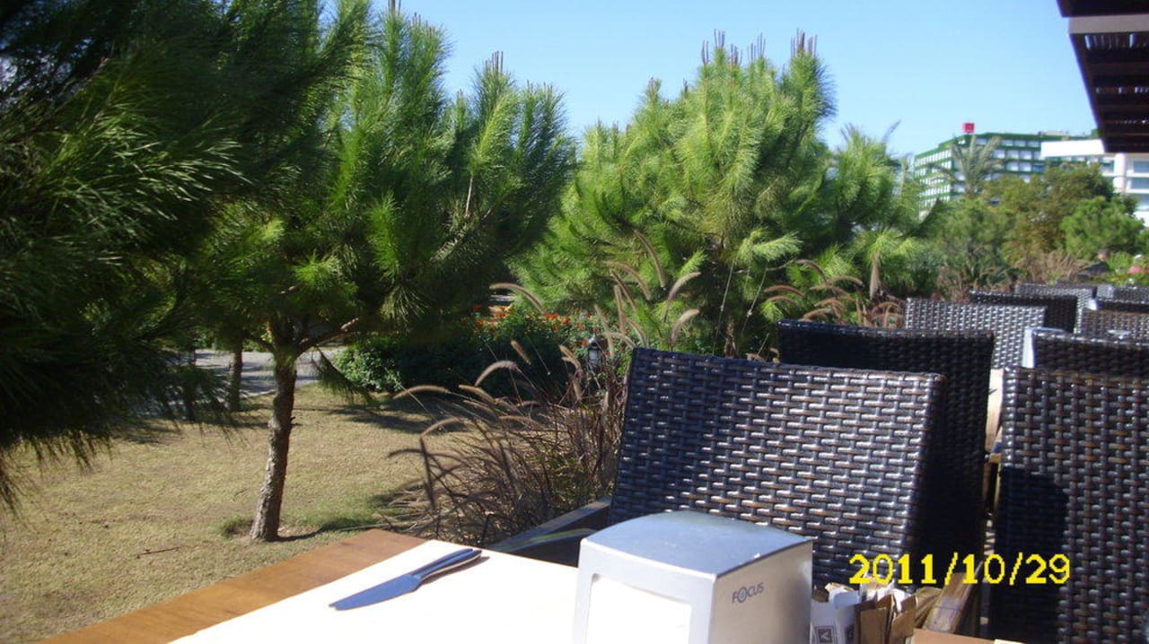 Blick vom Außenrestaurant in den Garten Voyage Belek Golf & Spa