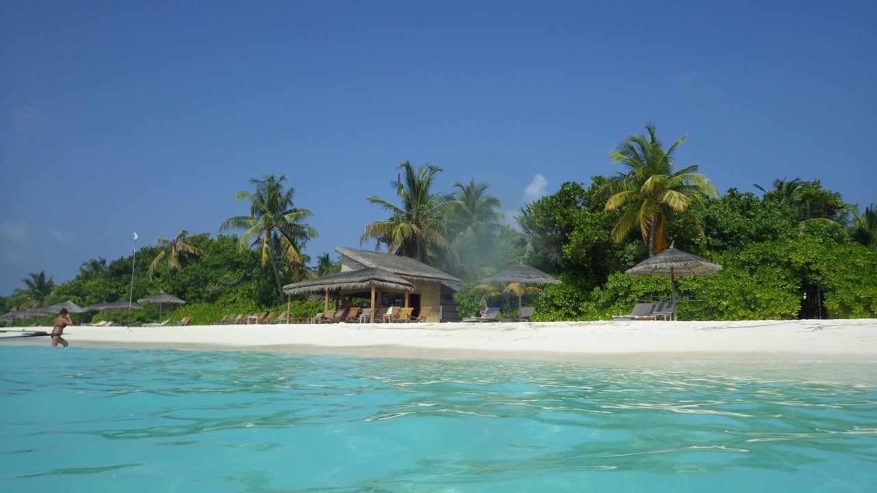 View to the Beach (Houses are behind Trees) Reethi Beach Resort
