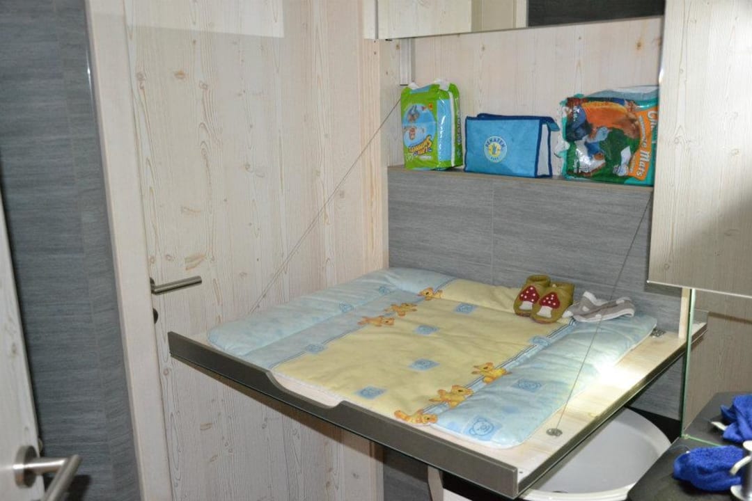 Bad mit Wickelkommode ULRICHSHOF Nature · Family · Design