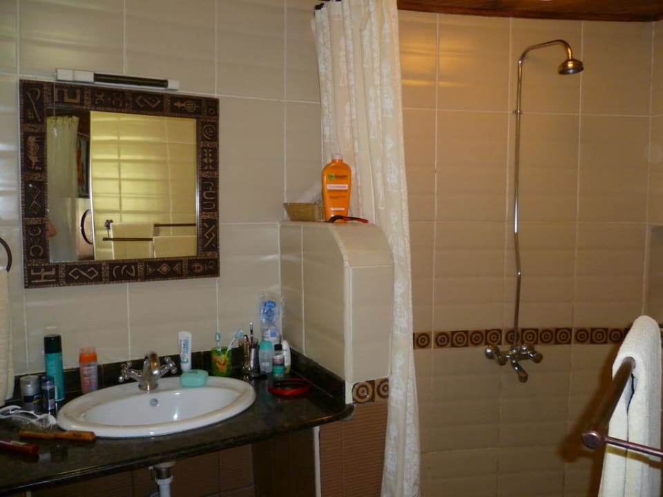 Badezimmer mit runder Dusche Hotel Masai Mara Sopa Lodge