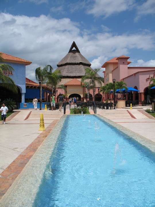 Brunnen in der Hotelanlage Sandos Playacar Beach Resort