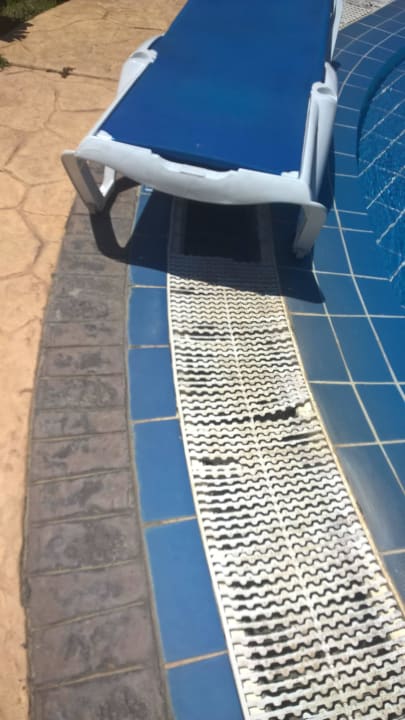 Pool gutter will break underneath your feet Iberostar Origin Laguna Azul