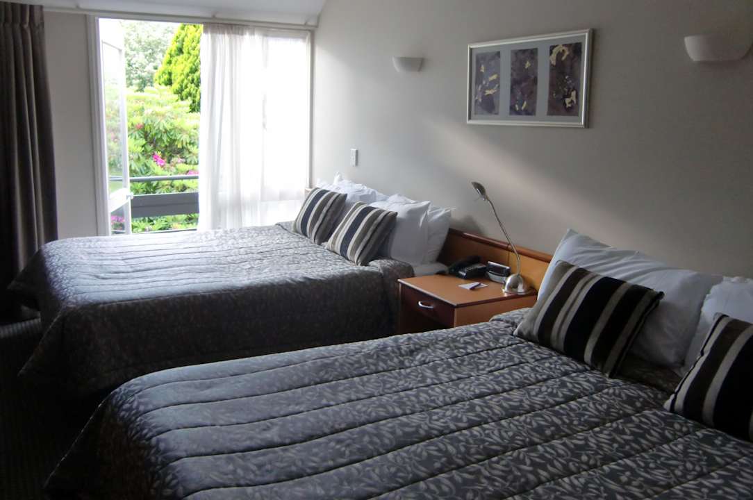 Twin Bed Room Mercure Dunedin Leisure Lodge