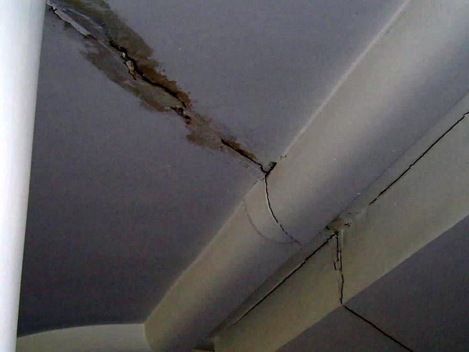 Riss in der Decke Hotel El Mouradi Skanes Beach