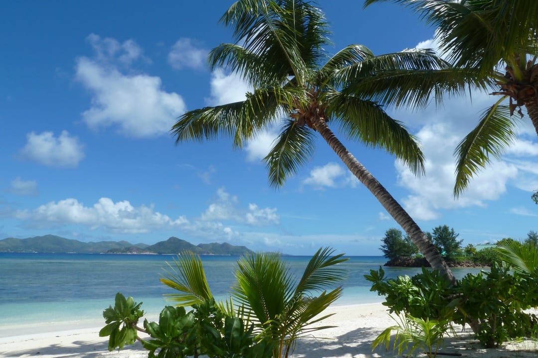 Strand La Digue Island Lodge Ausblick auf Praslin La Digue Island Lodge