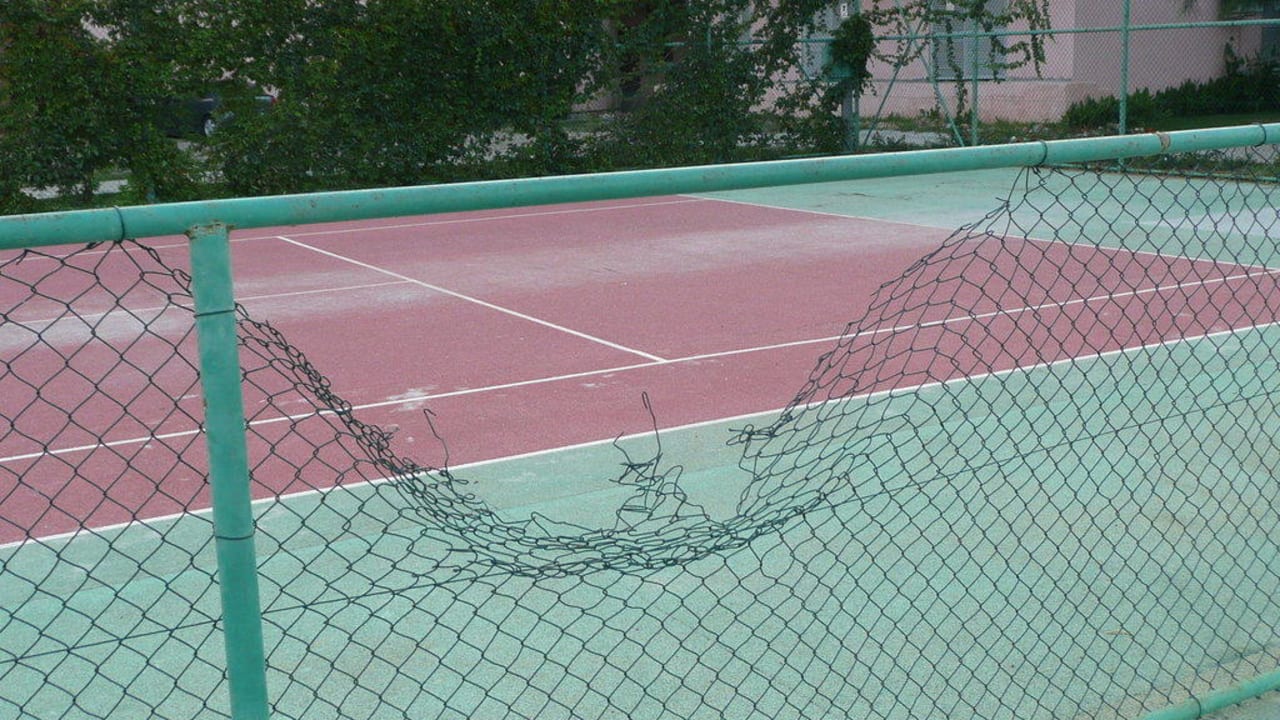 Zaun Tennisplatz Selge Beach Resort