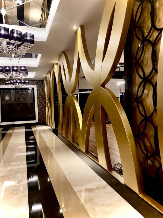 Lobby Azura Deluxe Resort & Spa Hotel