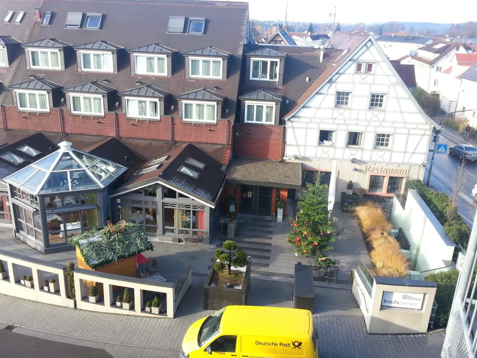Stammhaus mit Vorplatz Hotel Traube am See