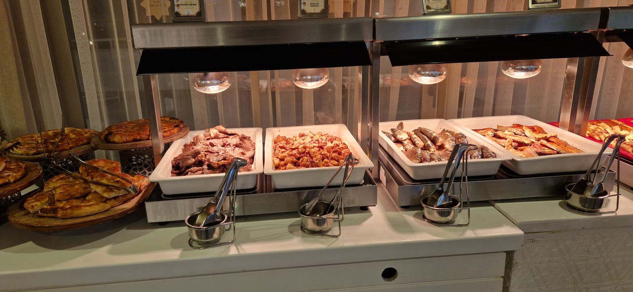 Gastro Royal Taj Mahal Hotel