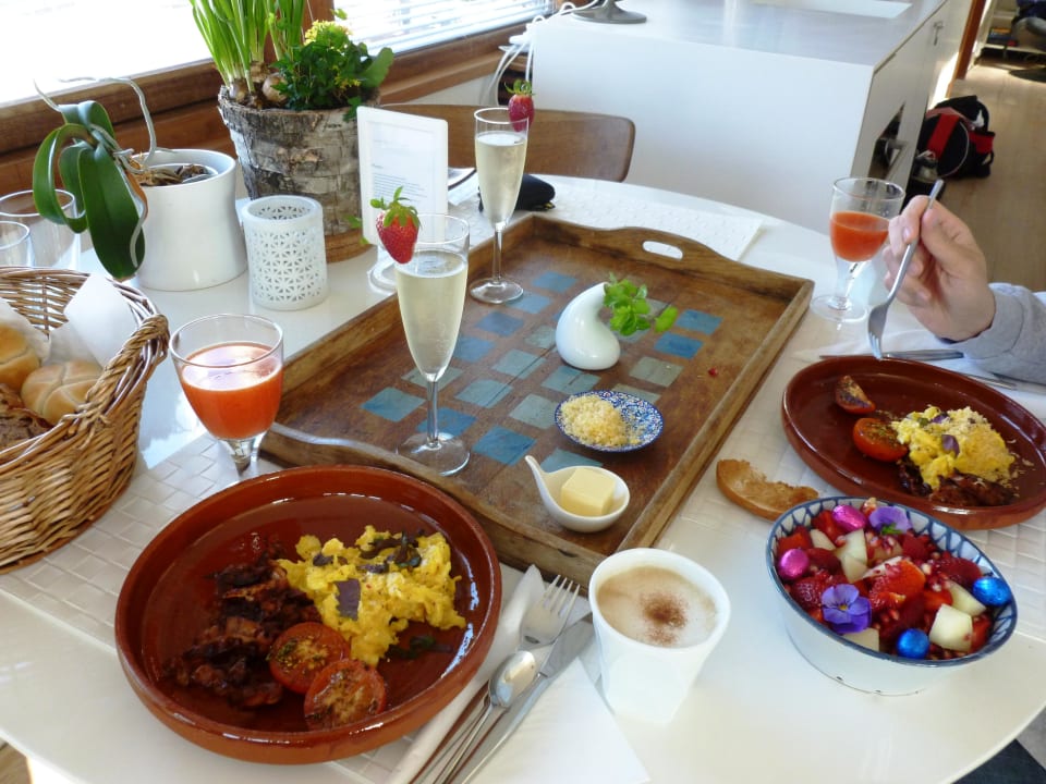 Osterfrühstück auf der Somoya Somoya's Saloon