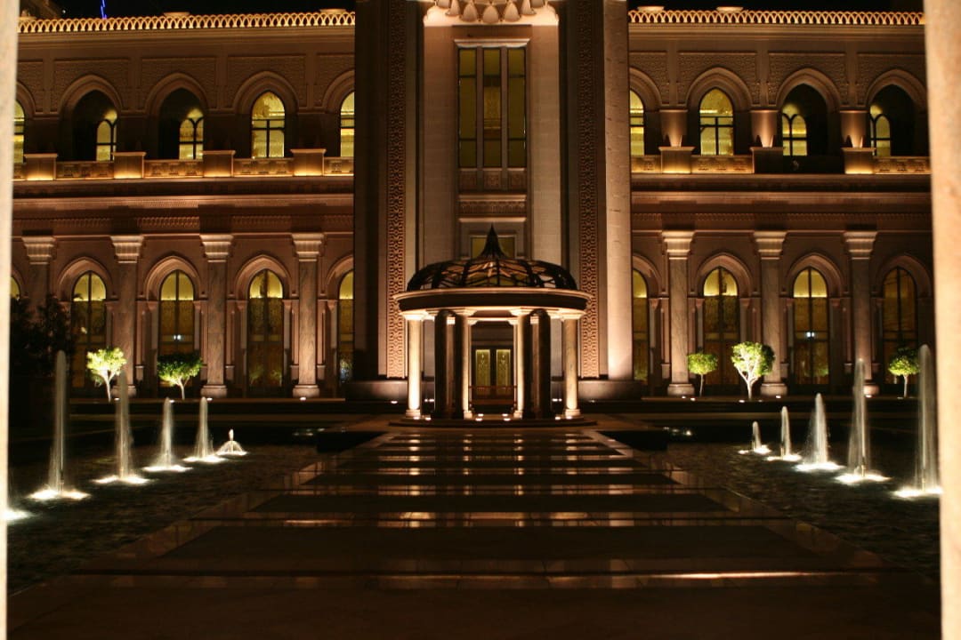 Hotel in der Nacht Emirates Palace Mandarin Oriental
