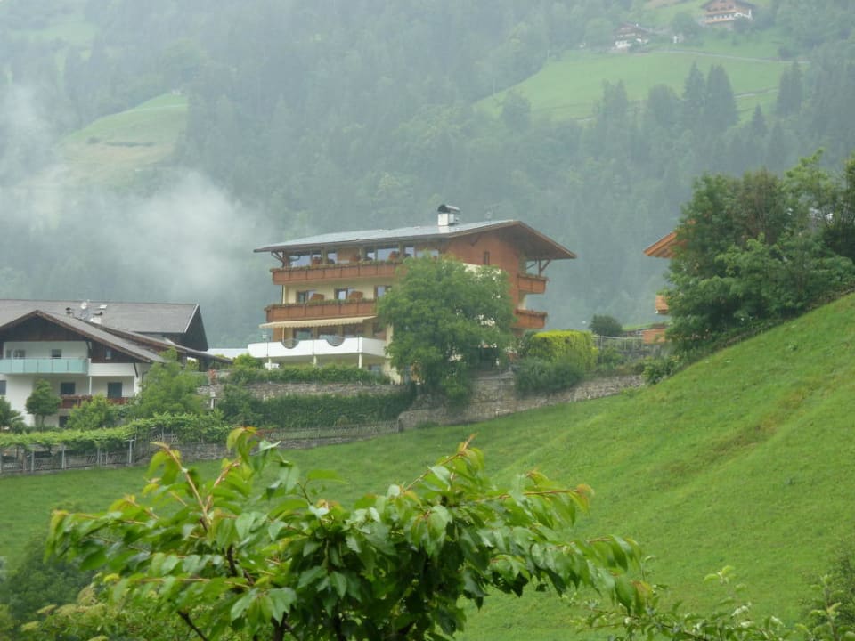 Südansicht des Hotels Panoramahotel Wildschütz