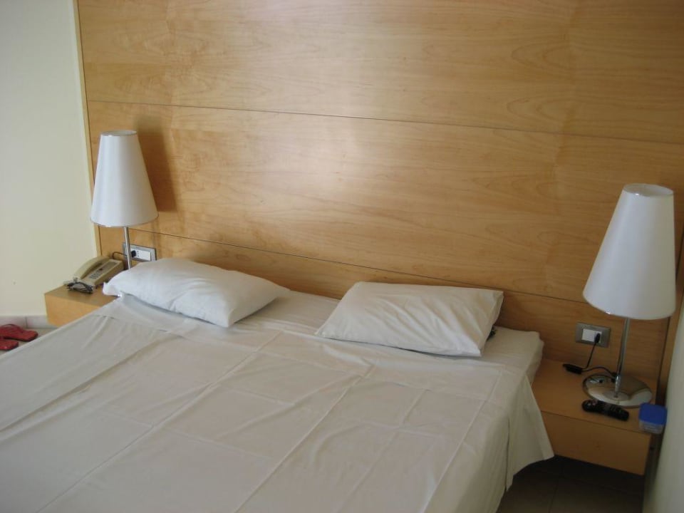 Das bequeme und moderne Doppelbett Hotel Calypso Beach