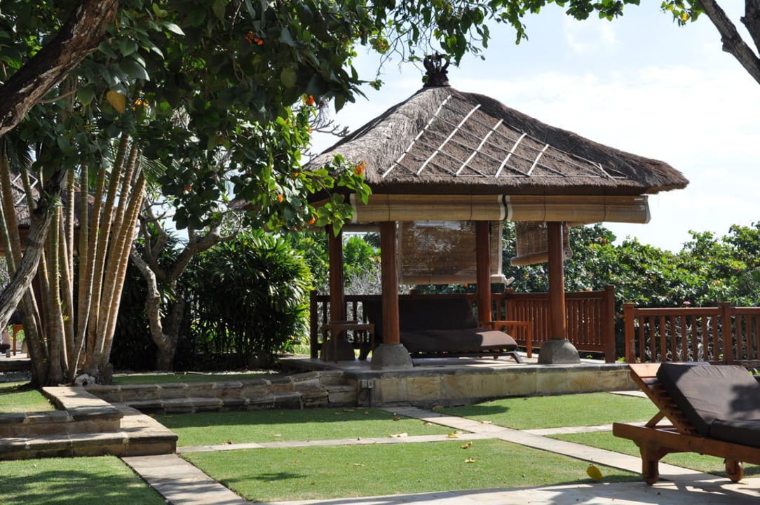 Schattenplätze am Pool AYANA Resort Bali