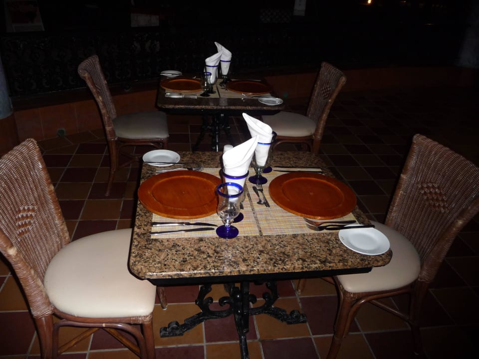 Gedeckter tisch im steakrestaurant Hotel Riu Tequila