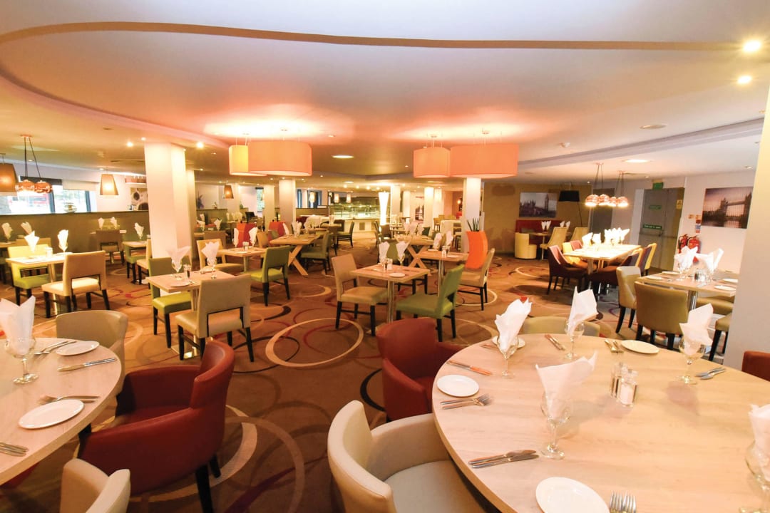 Breakfast Room Leonardo Hotel London Heathrow Airport