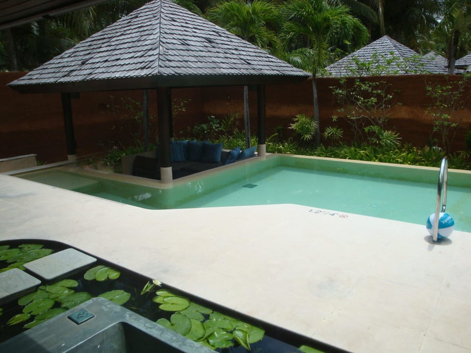 Pool mit gemütlicher Sitzecke im Pavillion Sheraton Hua Hin Pranburi Villas