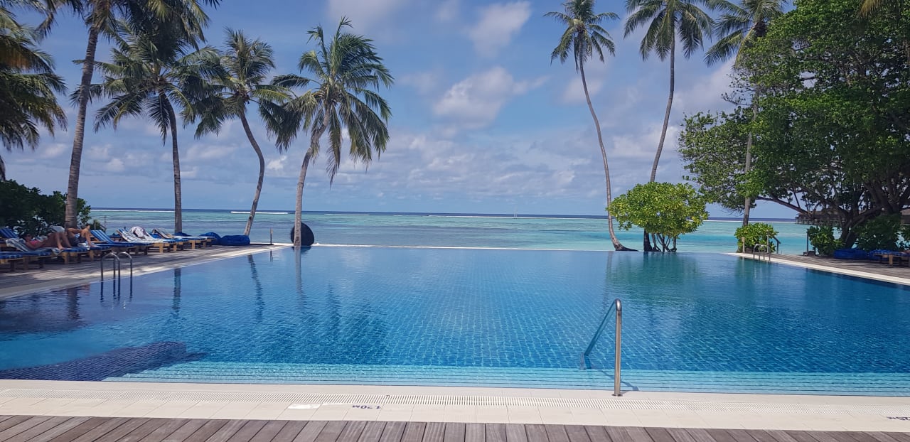 Pool Meeru Maldives Resort Island