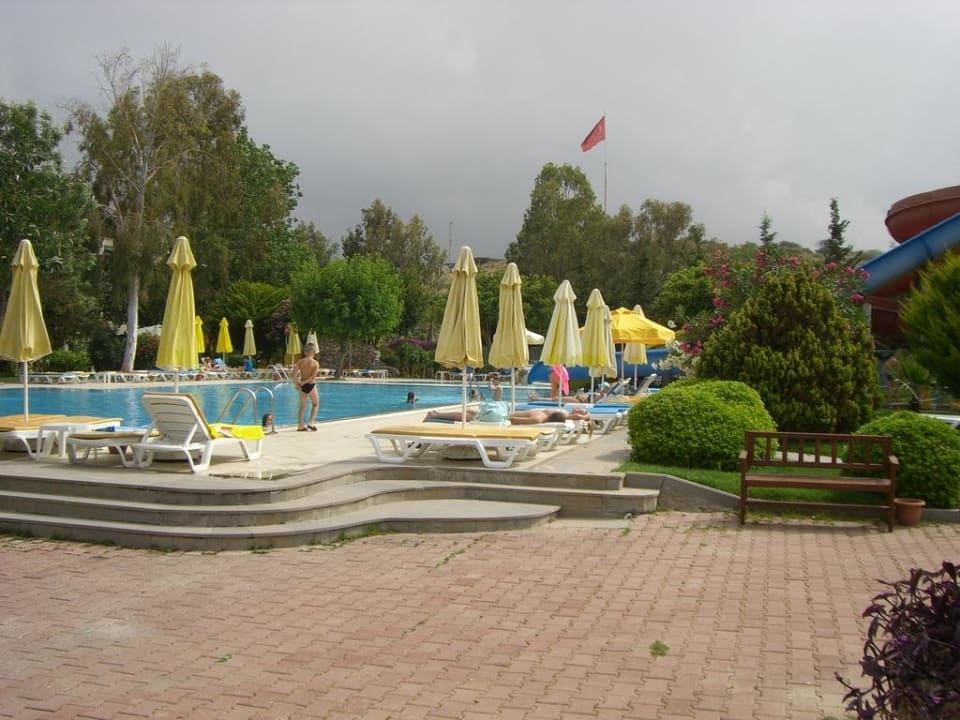 Animationspool Senza Sunset Beach Hotel