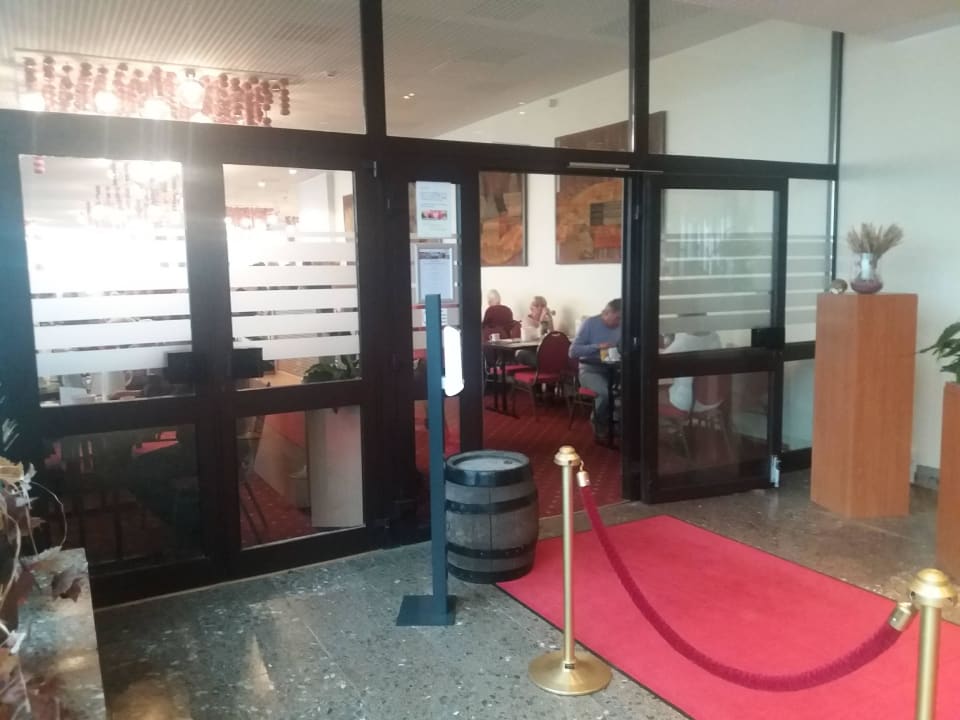 Halbpensionrestaurant Eingang AHORN Hotel Am Fichtelberg