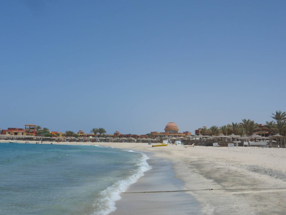 Hotel vom Strand aus Malikia Resort Abu Dabbab