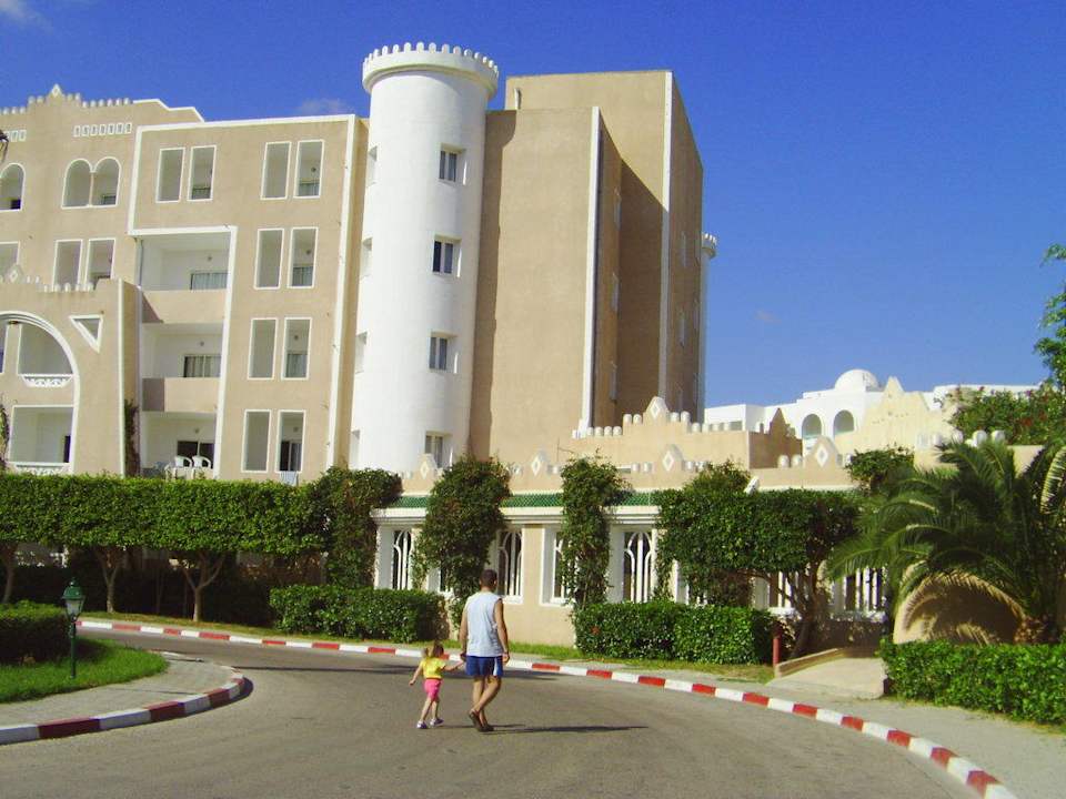 Gegenüber vom Eingang das etwas größere Haus Mahdia Beach & Aquapark