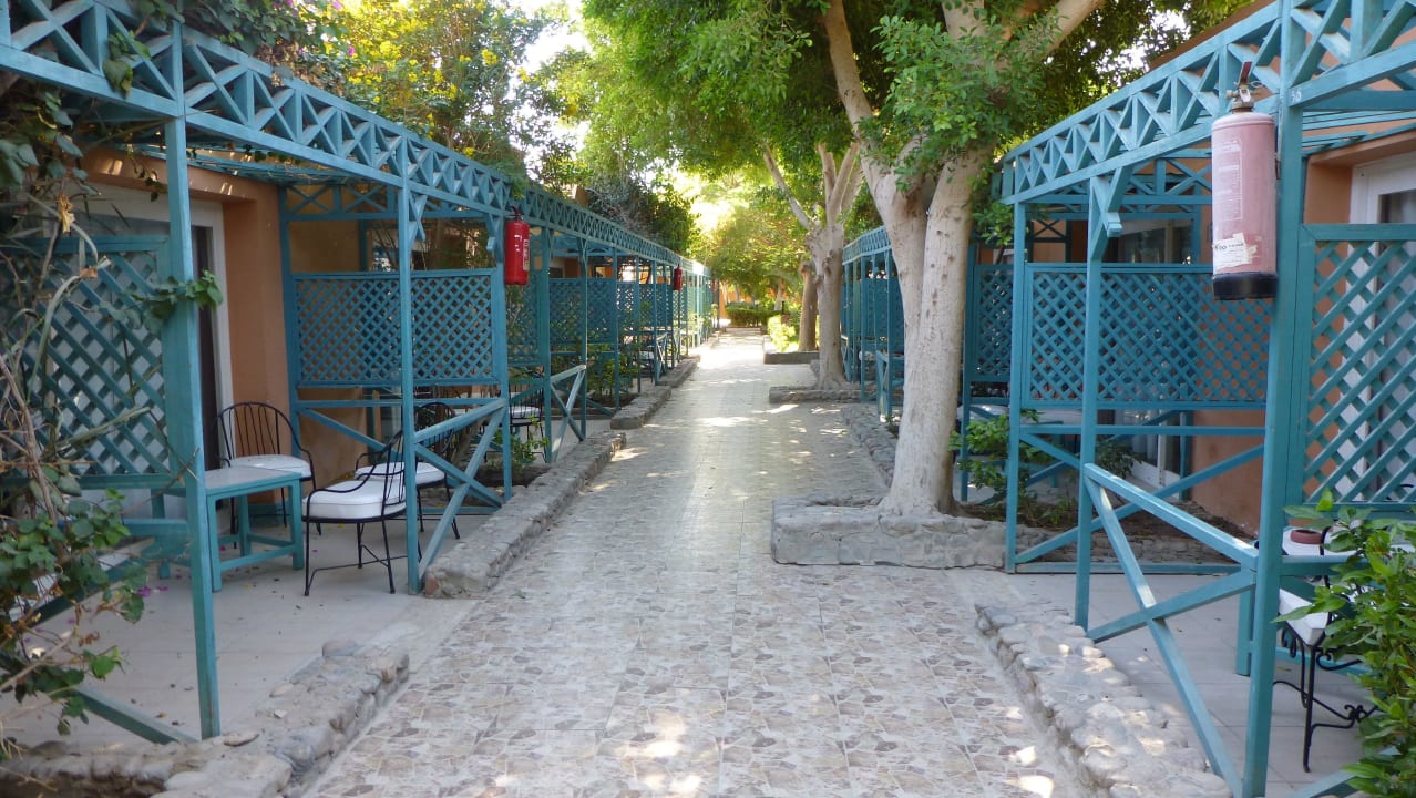 Gänge zwischen den Bungalows Giftun Azur Resort