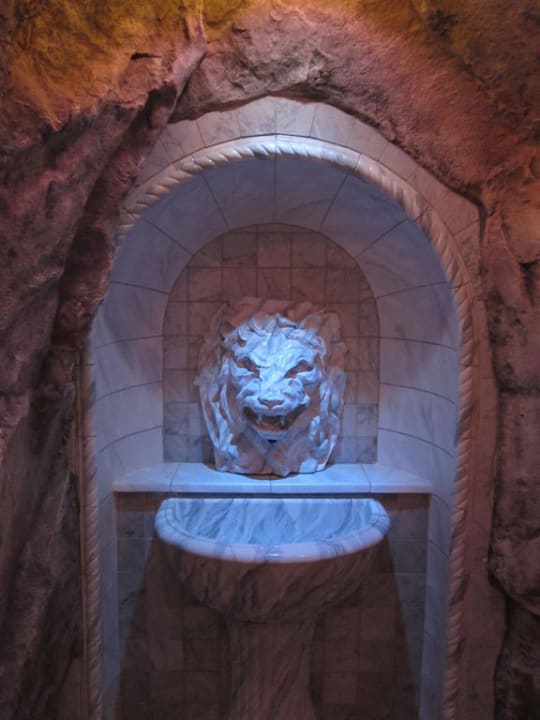 Eisgrotte im Saunabereich Hotel Dornauhof