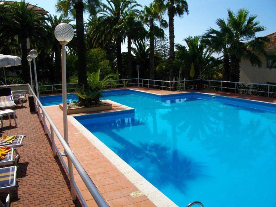 Pool Nyala Suite Hotel