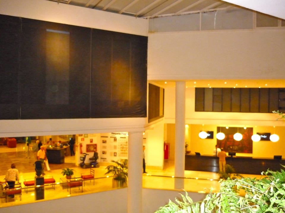 Check in: links normal, rechts de Lux Dreams Lanzarote Playa Dorada Resort & Spa