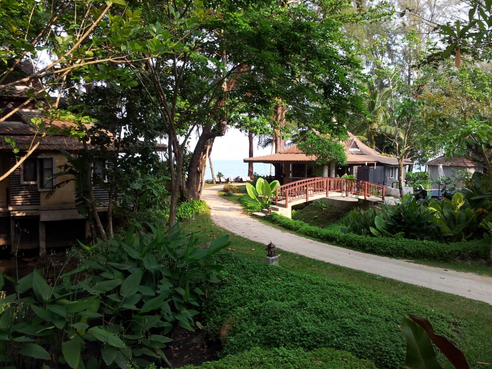 Blick vom Bungalow zum Meer Moracea by Khao Lak Resort
