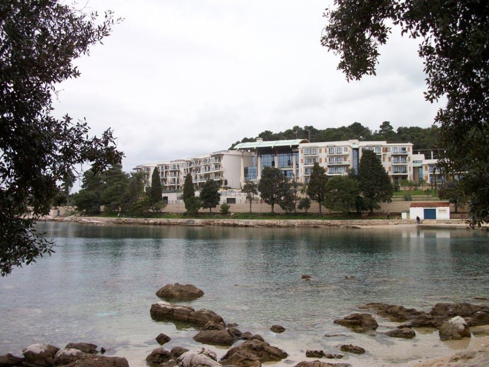 Blick vom Meer auf´s Hotel Monte Mulini Adults Exclusive Hotel by Maistra Collection