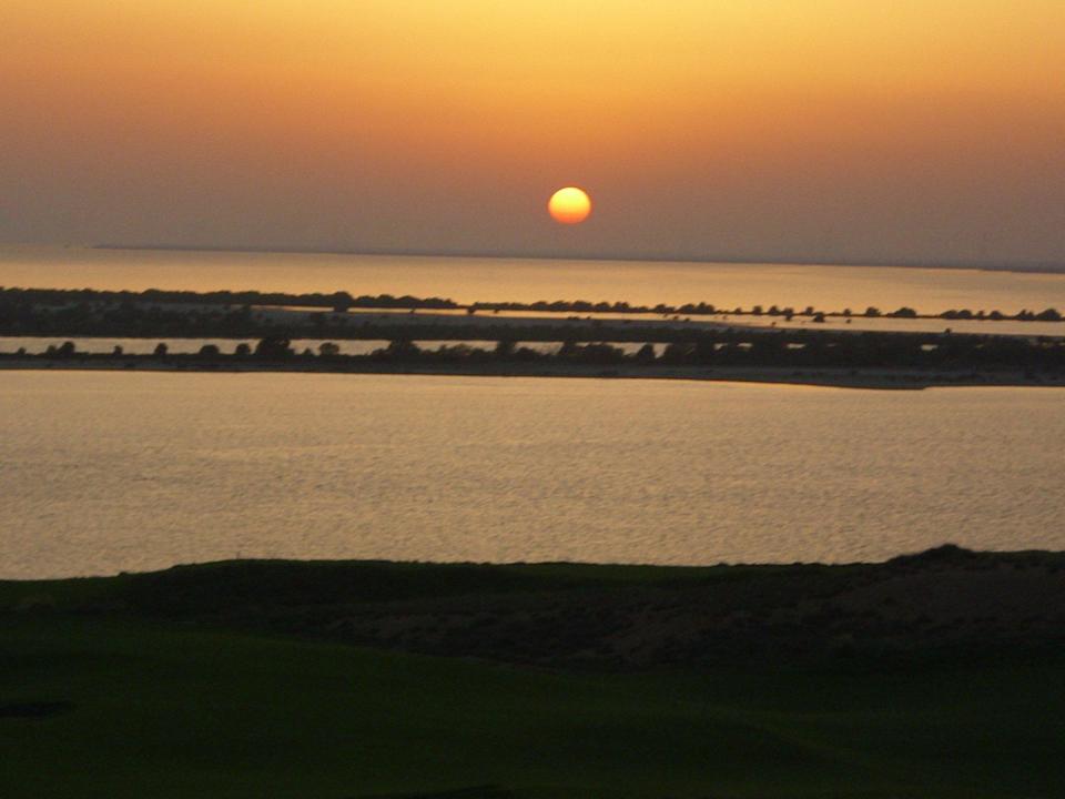 Sonnenuntergang Crowne Plaza Hotel Yas Island