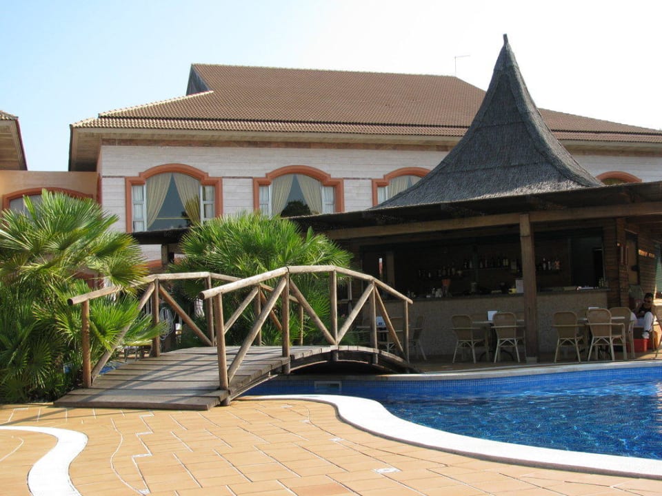 Pool mit Poolbar VIVA Cala Mesquida Suites & Spa 16+