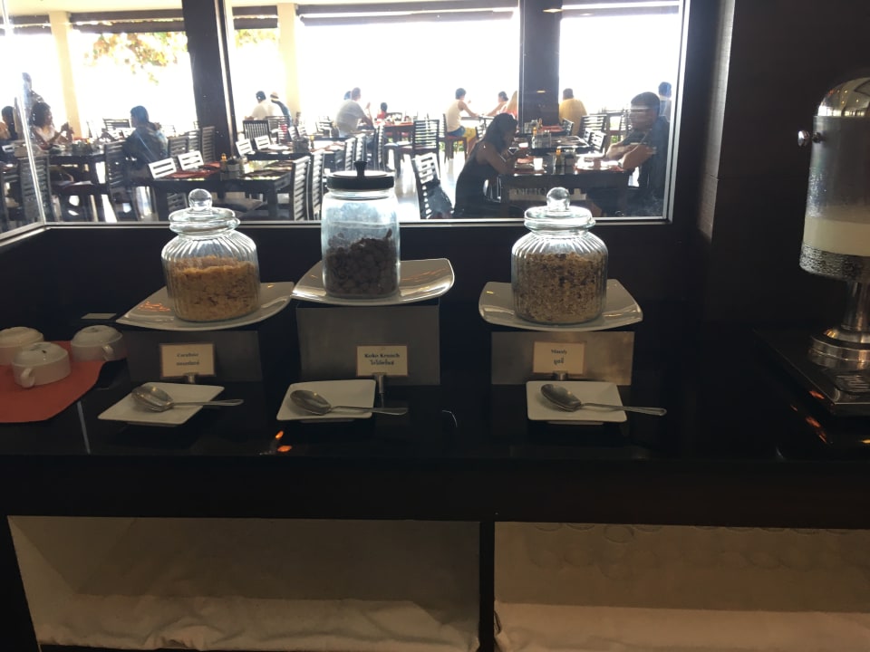 Cornflakes und Müsli beim Frühstück Kacha Resort & Spa, Koh Chang