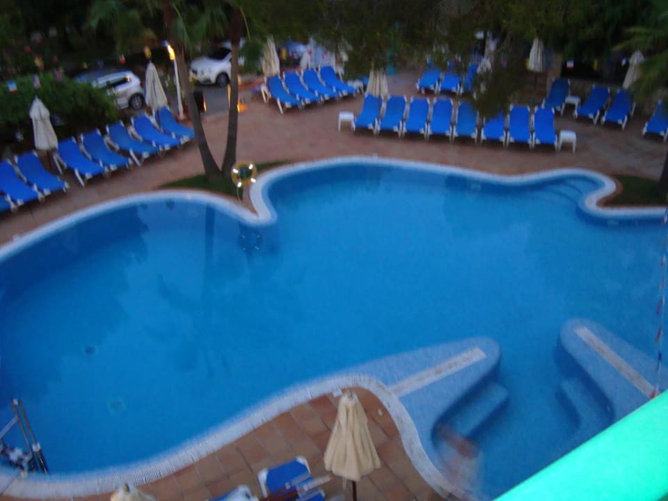 Swimmingpool auf Hotelterrasse Valentin Somni Hotel & Suites