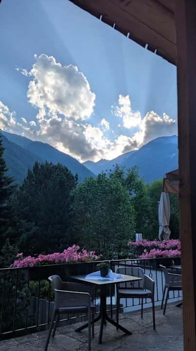 Ausblick Hotel Johanna mitten im Ötztal