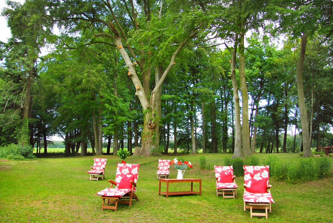 Gartenanlage Hotel garni Landhausperle an der Müritz