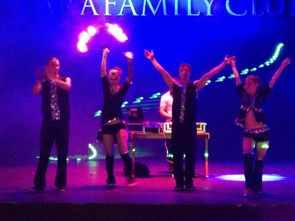 Вечернее шоу Wyndham Garden Lara