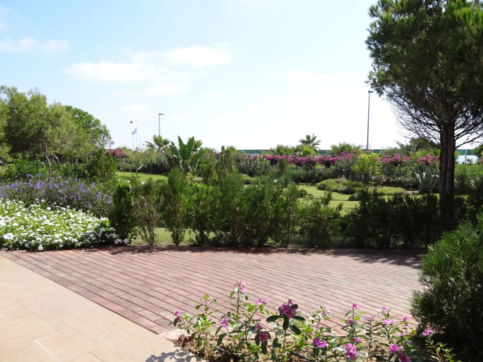 Gartenanlage vor Strand VONRESORT Golden Beach