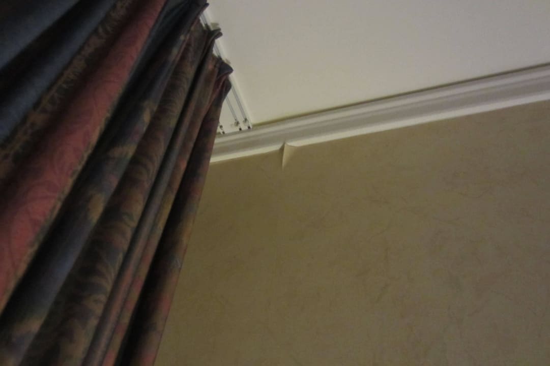 Tapete löst sich von der Wand Lindner Hotel Cottbus