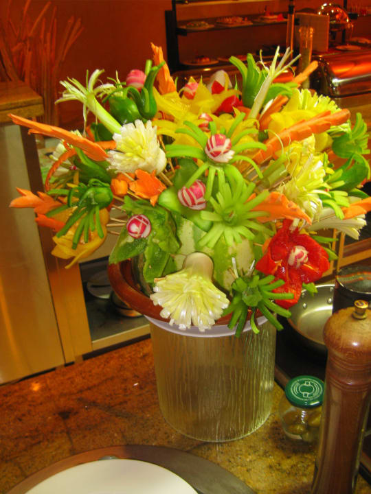 Blumenstrauß aus Gemüse Hotel Bab Al Shams Desert Resort & Spa