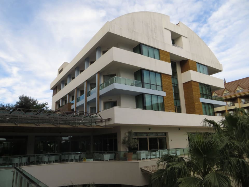 Außenansicht Port Side Resort Hotel